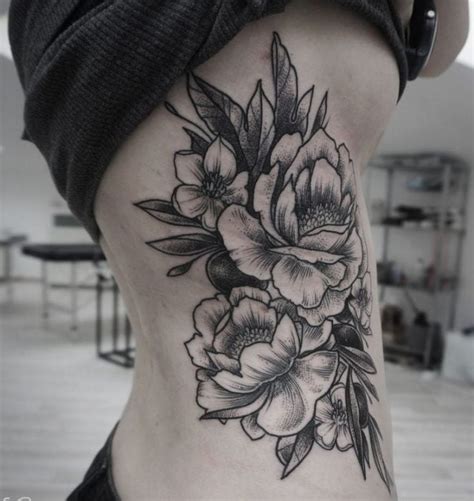 tattoo en la costilla para mujer|Tatuajes en la costilla: Arte femenino y elegante que cautiva